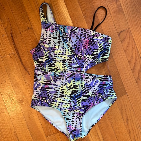 GirlsVery Cute One Piece - Picture 1 of 3